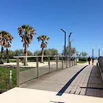 à Avec Piscine, Terrasse, Parking Privé, à 1km De La - Fr-1-338-504 Appartamento *