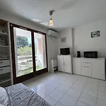 Appartamento à Avec Piscine, Terrasse, Parking Privé, à 1km De La - Fr-1-338-504 *