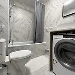 à Avec Piscine, Terrasse, Parking Privé, à 1km De La - Fr-1-338-504 Appartamento Sète