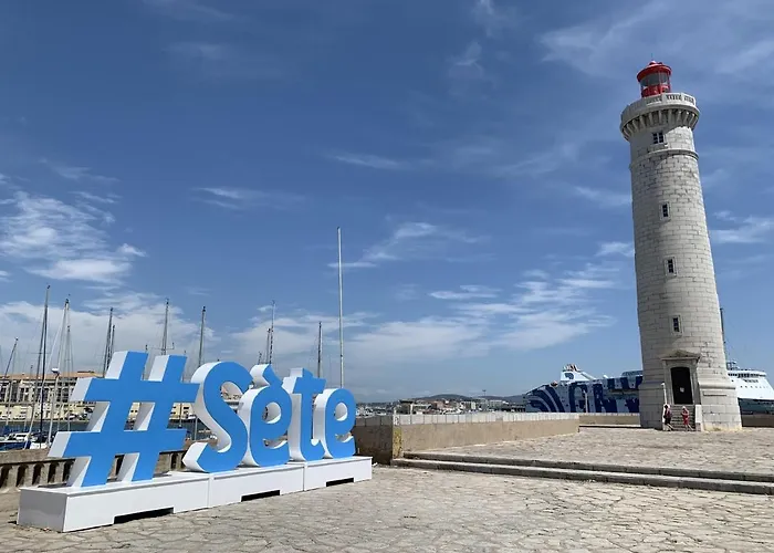 à Avec Piscine, Terrasse, Parking Privé, à 1km De La - Fr-1-338-504 * Sète