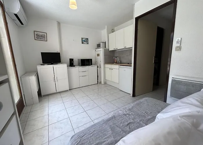 à Avec Piscine, Terrasse, Parking Privé, à 1km De La - Fr-1-338-504 Apartamento