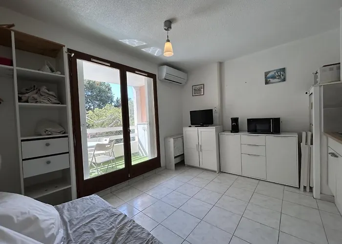 Apartamento à Avec Piscine, Terrasse, Parking Privé, à 1km De La - Fr-1-338-504 *