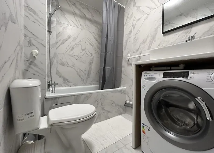à Avec Piscine, Terrasse, Parking Privé, à 1km De La - Fr-1-338-504 Apartamento Sète