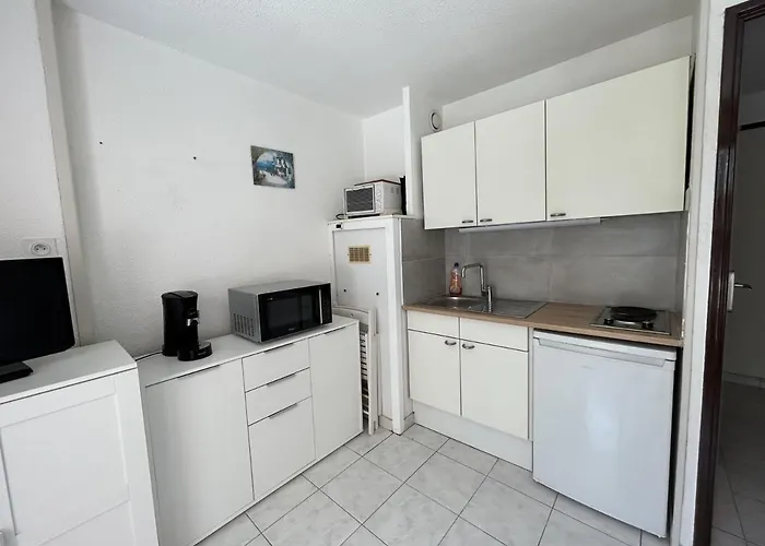 à Avec Piscine, Terrasse, Parking Privé, à 1km De La - Fr-1-338-504