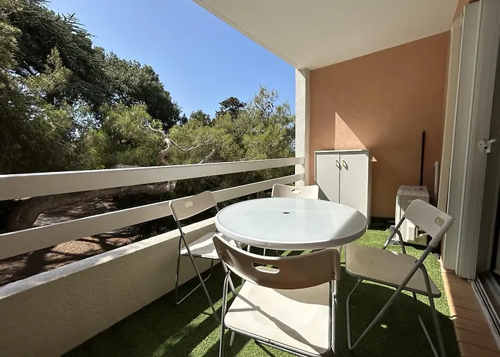 à Avec Piscine, Terrasse, Parking Privé, à 1km De La - Fr-1-338-504